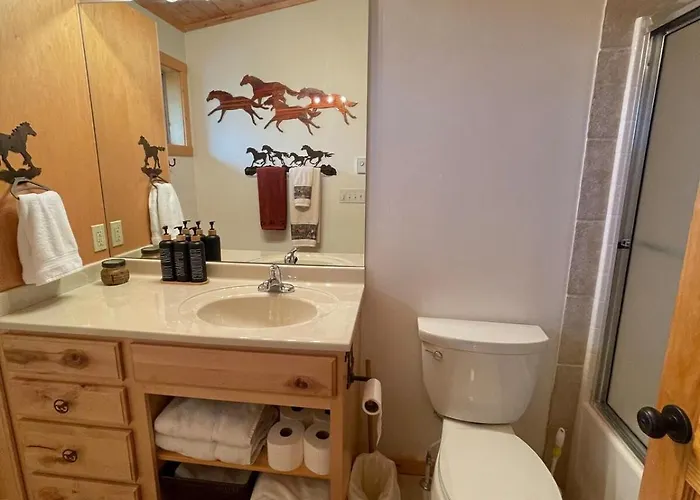 Holiday home 2 Bed 2 Bath Barndominium Unit B